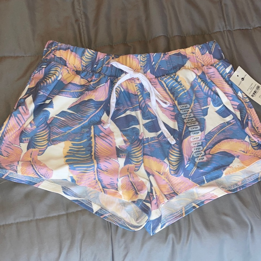 Large Tropical Pattern Soft Shorts NWT